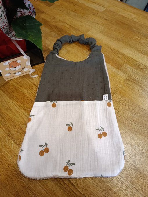 Bavoir cantine maternelle petites orange