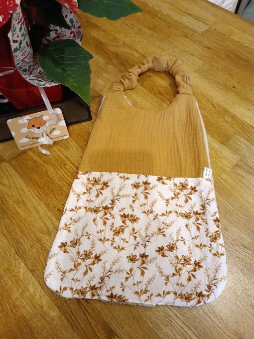 Bavoir cantine maternelle fleurs camel