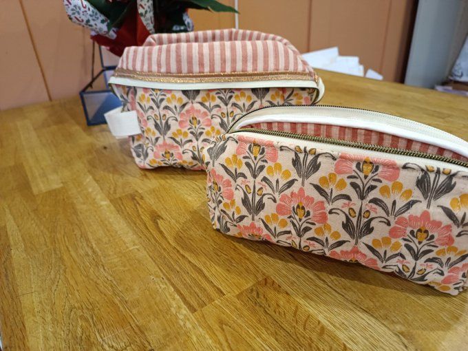 Ensemble trousse de toilette et  à maquillage tissu DG indien orange 