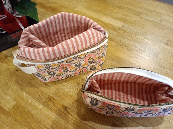 Ensemble trousse de toilette et  à maquillage tissu DG indien orange 