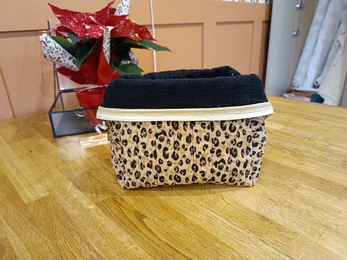 Trousse de toilette matelassé léopard fond noir