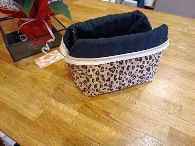 Trousse de toilette matelassé léopard fond noir