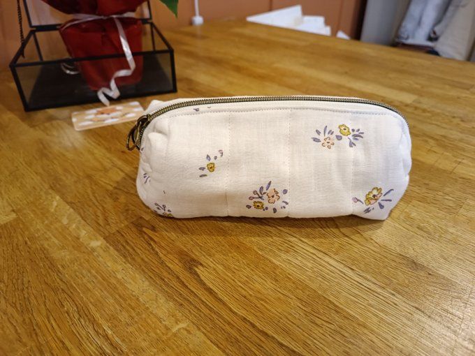 Trousse à maquillage matelassé fleurs bleu