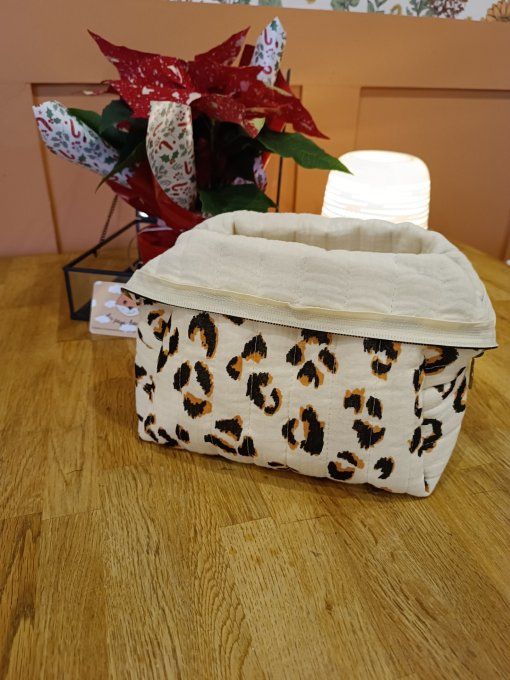 Trousse de toilette matelassé léopard fond blanc