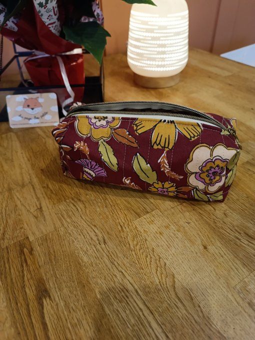 Trousse à maquillage matelassé tissus indien bordeaux